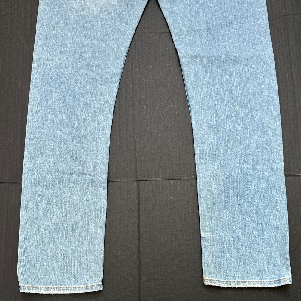 New Guess Men's Slim tapered Jeans in Light Blue Sz 32 - Picture 8 of 12